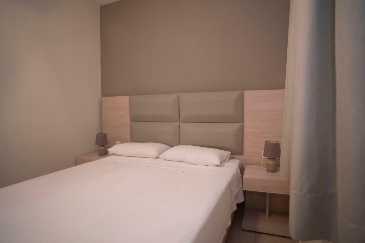 T'Aloni Hotel Chortata Luaran gambar